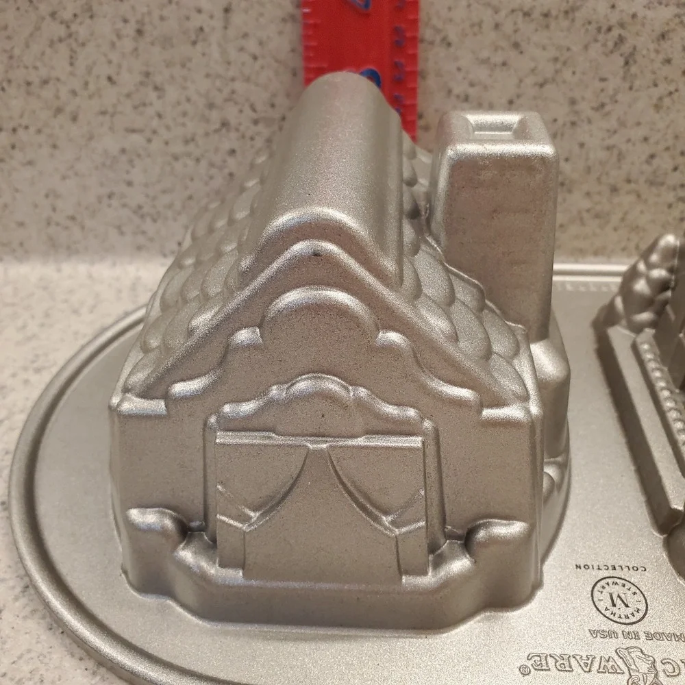 Nordic Ware Gingerbread House Cottage‎ Duet Baking Pan Mold No Collapsing Walls